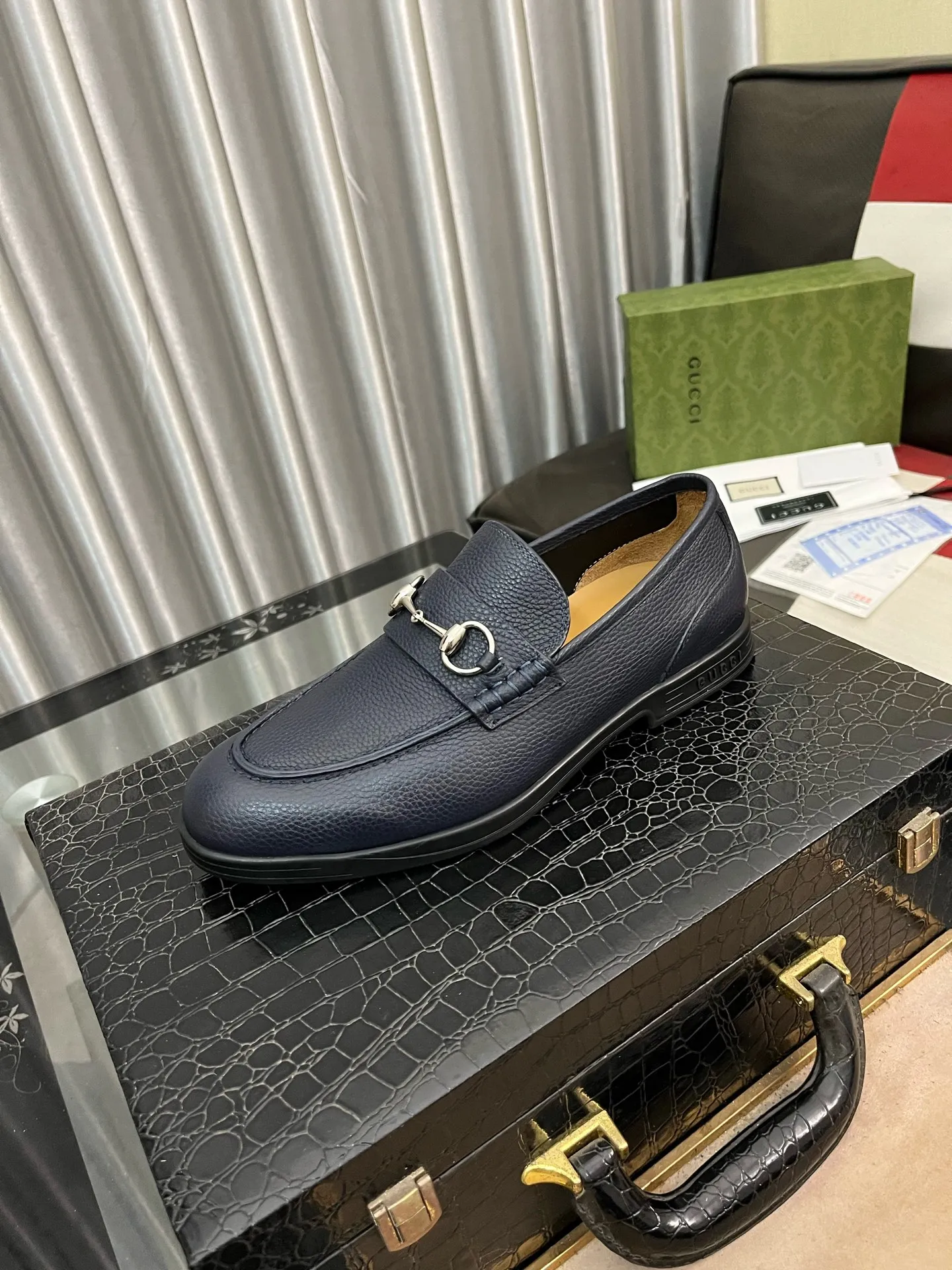 Men's shoes 💰540⌚️⌚️【GUCCi】Original frosted calfskin, water-dyed cowhide lining, original outsole, men's and women's fashion, formal casual leather shoes, slip-on men's and women's shoes series, young fashion, European and American trends, British style, casual matching, comfortable feet, standard code: men's size 38-443️⃣Colors available